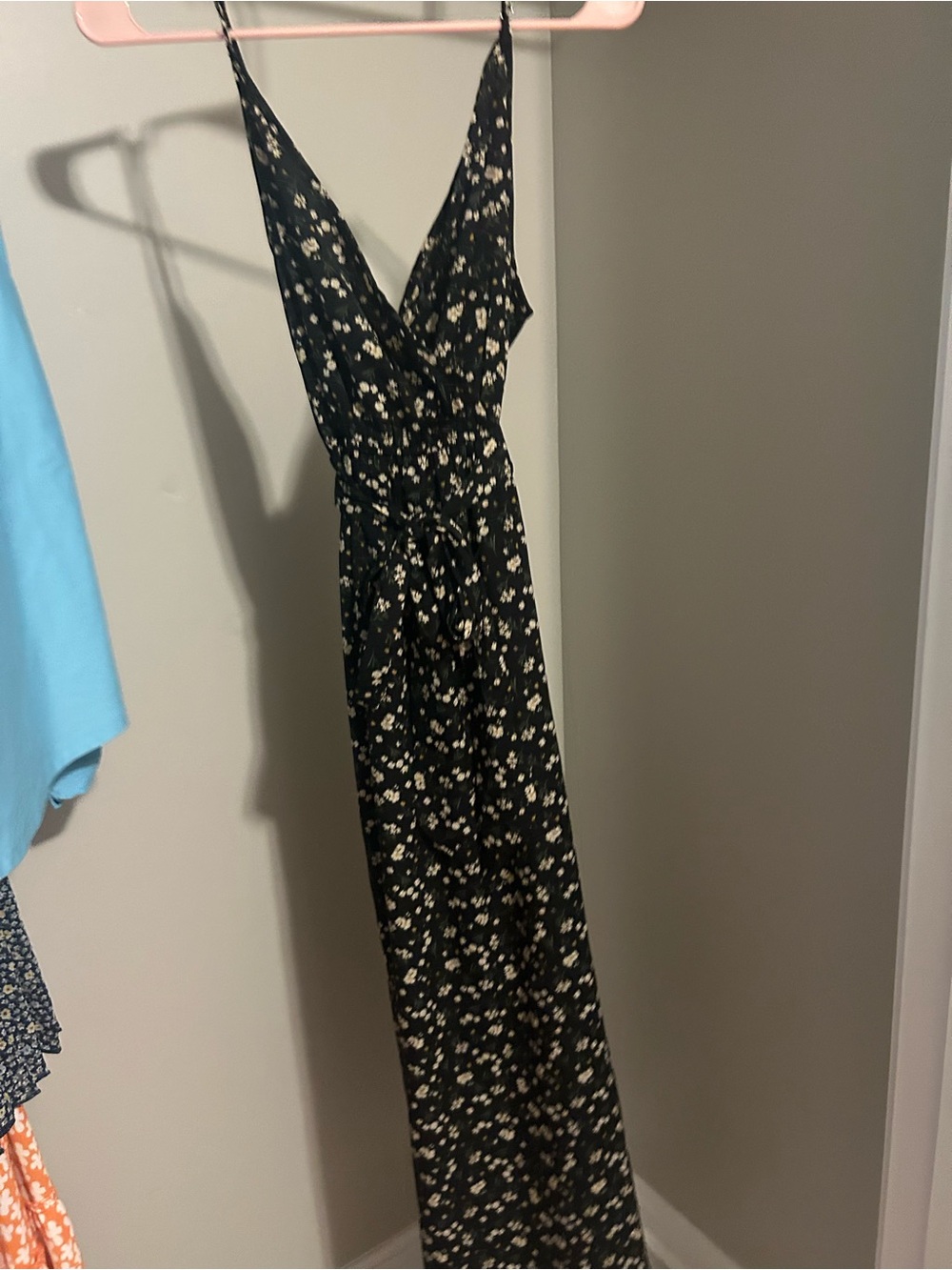 Dress/Romper Bubdle- Floral Black and Spaghetti-Strap Maxi Dress